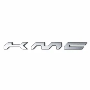 آرم نوشتاری KMC روی درب صندوق عقب